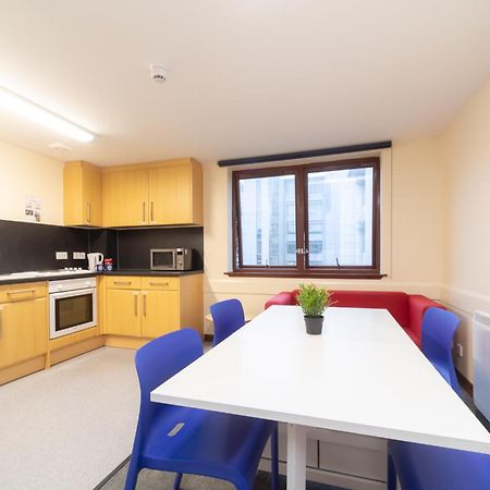 Joivy Economy 4 And 5 Bed Flats, Close To Old Town And Royal Mile - Adults Only Appartement Edinburgh Buitenkant foto