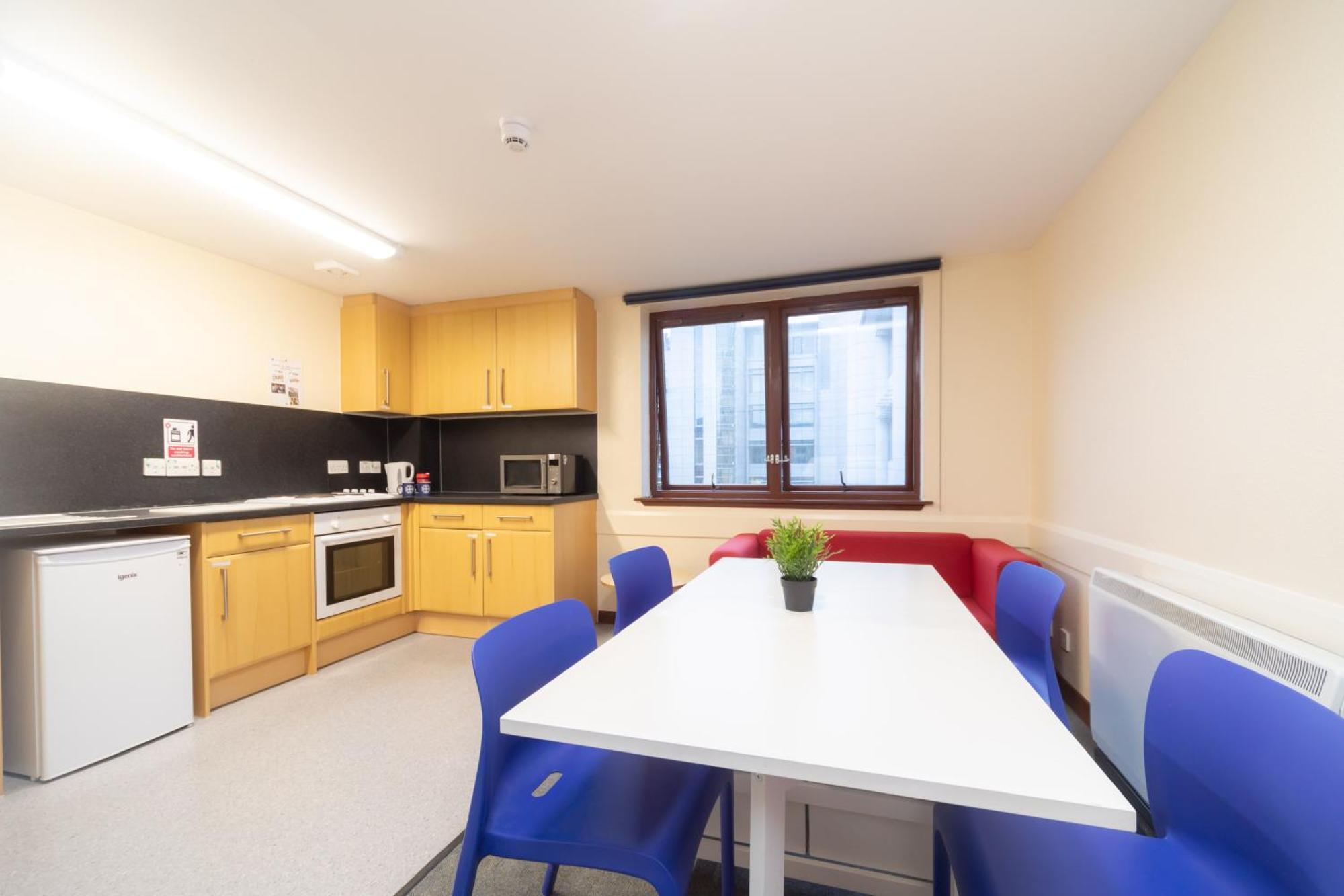 Joivy Economy 4 And 5 Bed Flats, Close To Old Town And Royal Mile - Adults Only Appartement Edinburgh Buitenkant foto