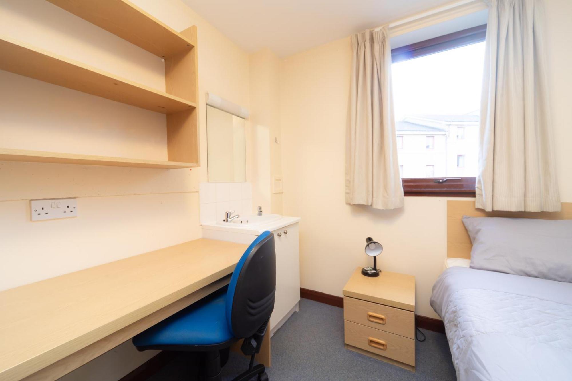 Joivy Economy 4 And 5 Bed Flats, Close To Old Town And Royal Mile - Adults Only Appartement Edinburgh Buitenkant foto