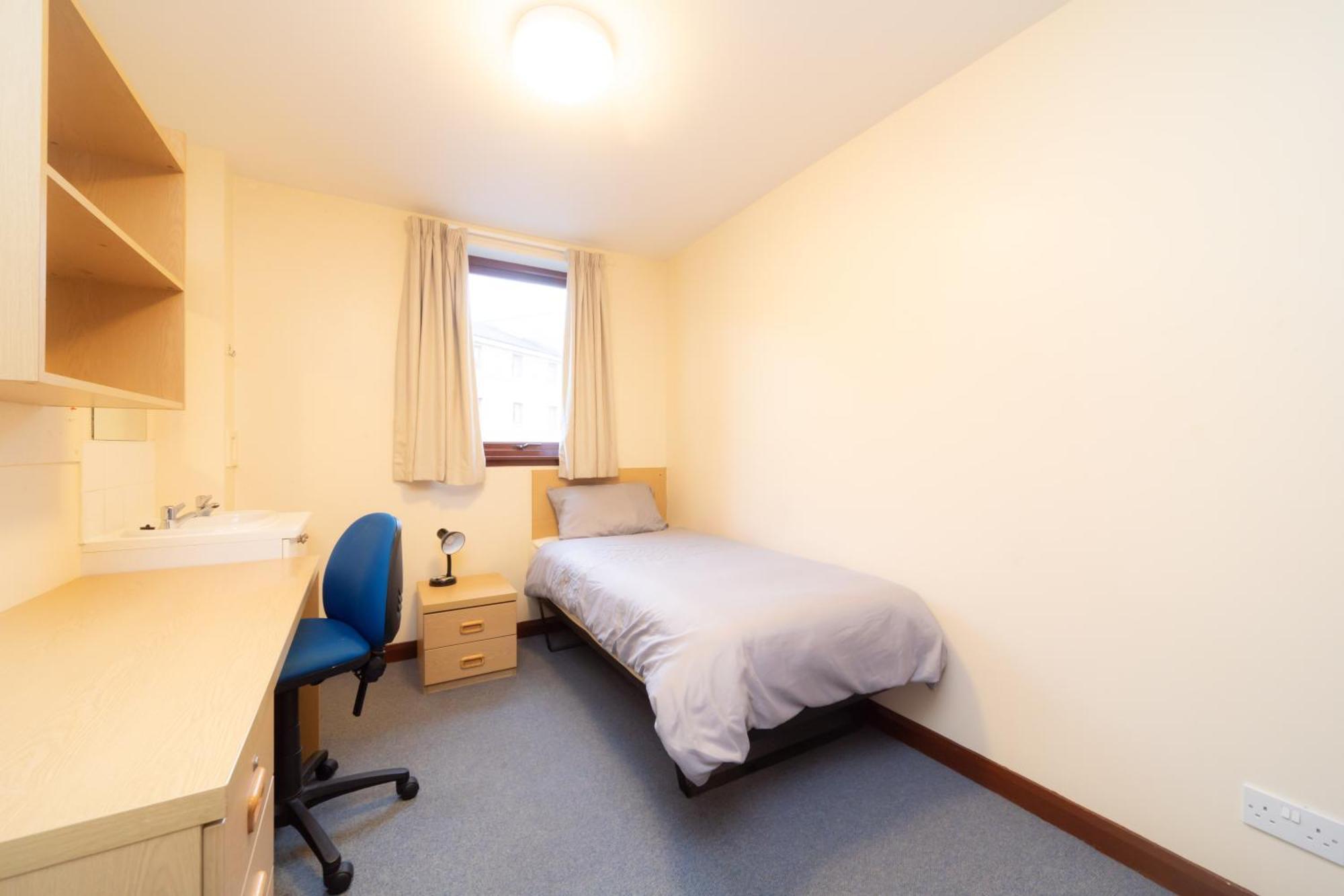 Joivy Economy 4 And 5 Bed Flats, Close To Old Town And Royal Mile - Adults Only Appartement Edinburgh Buitenkant foto