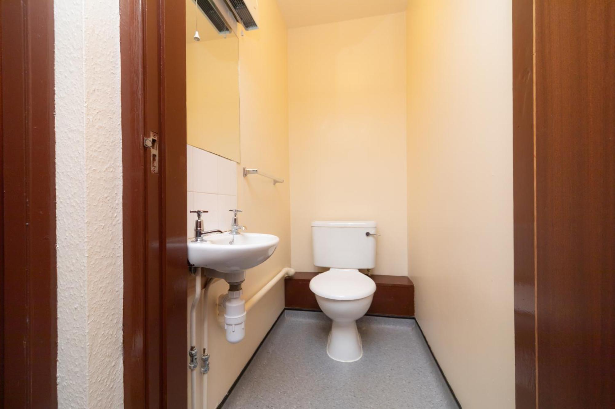 Joivy Economy 4 And 5 Bed Flats, Close To Old Town And Royal Mile - Adults Only Appartement Edinburgh Buitenkant foto