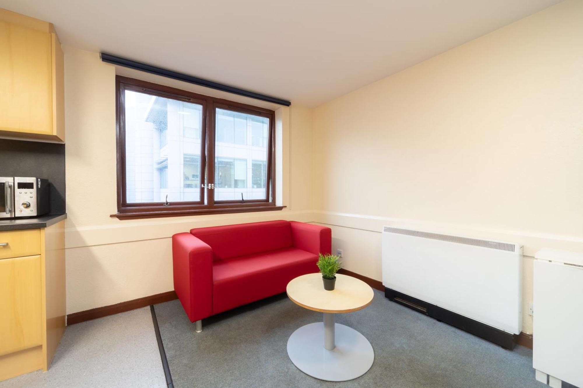 Joivy Economy 4 And 5 Bed Flats, Close To Old Town And Royal Mile - Adults Only Appartement Edinburgh Buitenkant foto