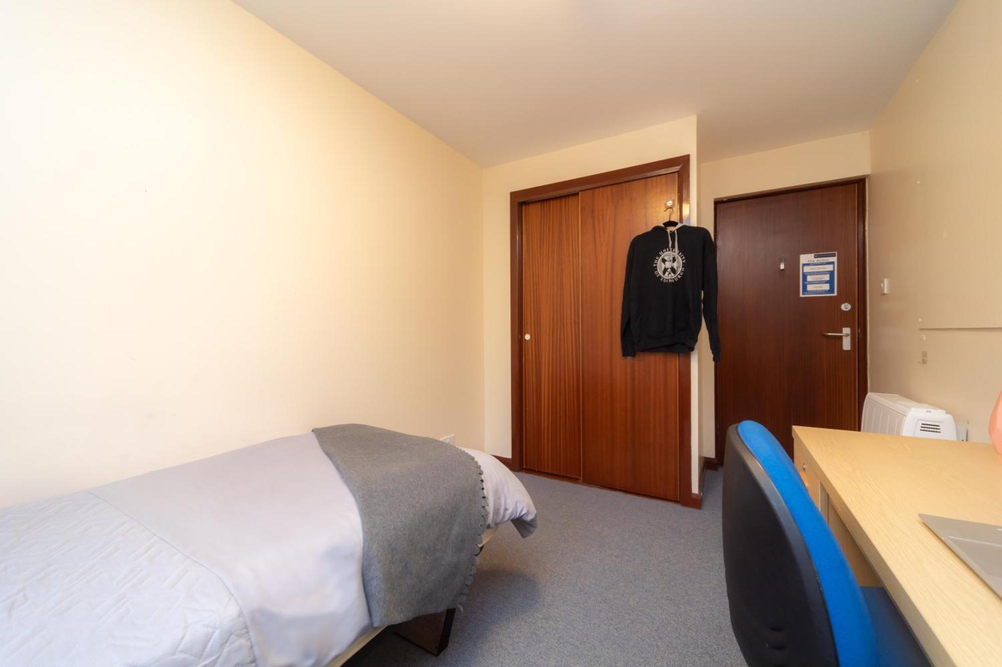 Joivy Economy 4 And 5 Bed Flats, Close To Old Town And Royal Mile - Adults Only Appartement Edinburgh Buitenkant foto