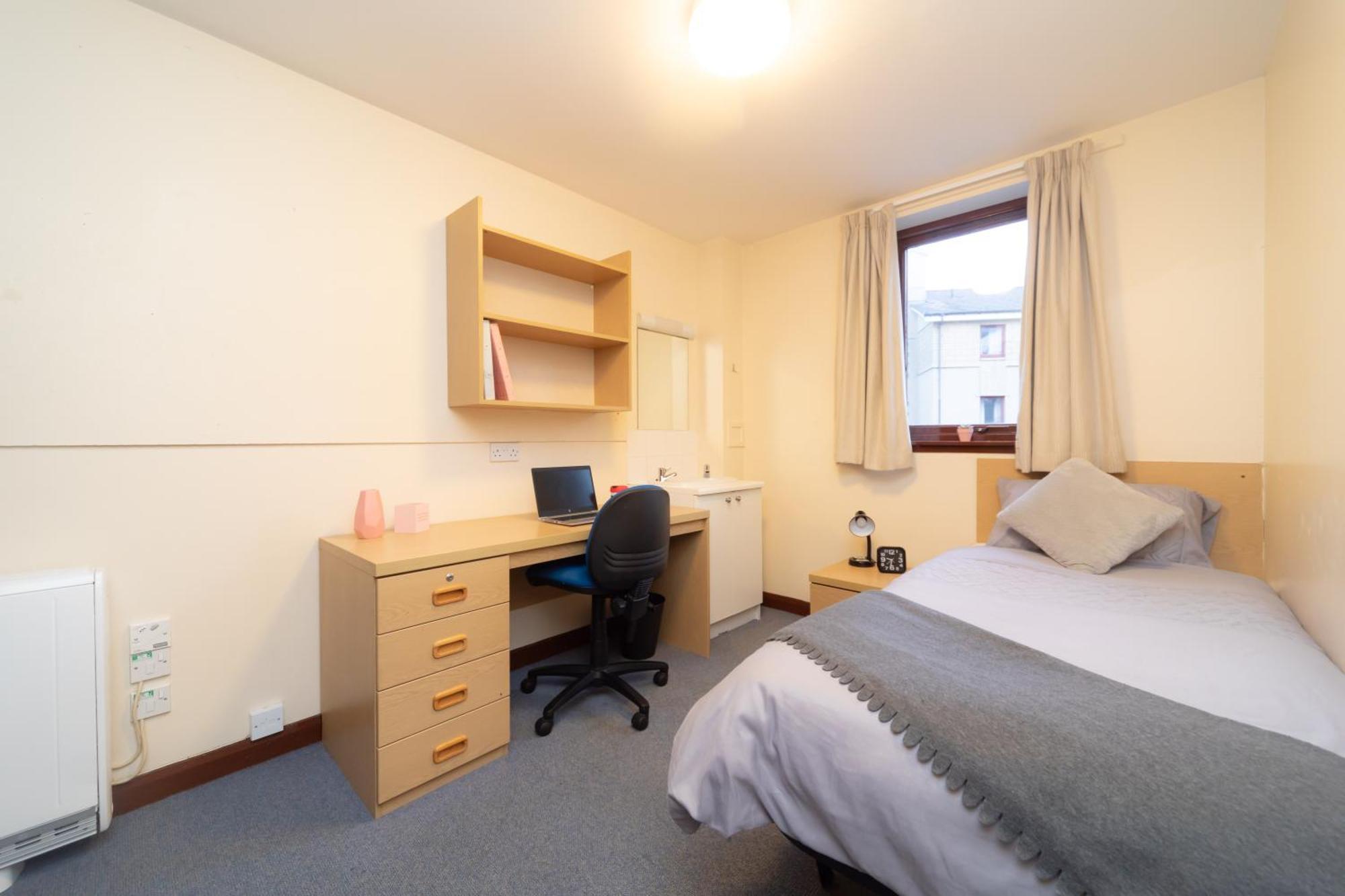 Joivy Economy 4 And 5 Bed Flats, Close To Old Town And Royal Mile - Adults Only Appartement Edinburgh Buitenkant foto