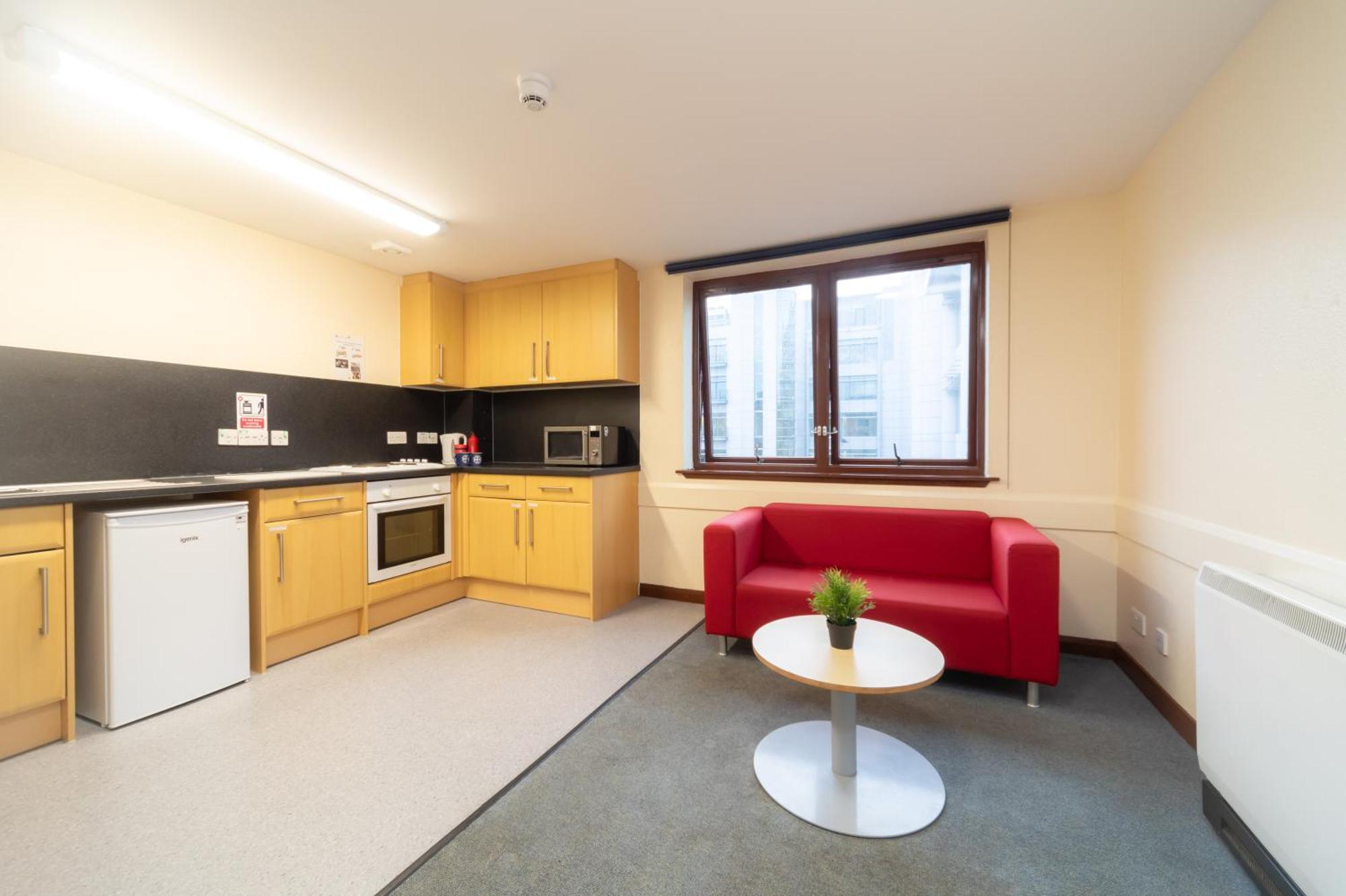 Joivy Economy 4 And 5 Bed Flats, Close To Old Town And Royal Mile - Adults Only Appartement Edinburgh Buitenkant foto