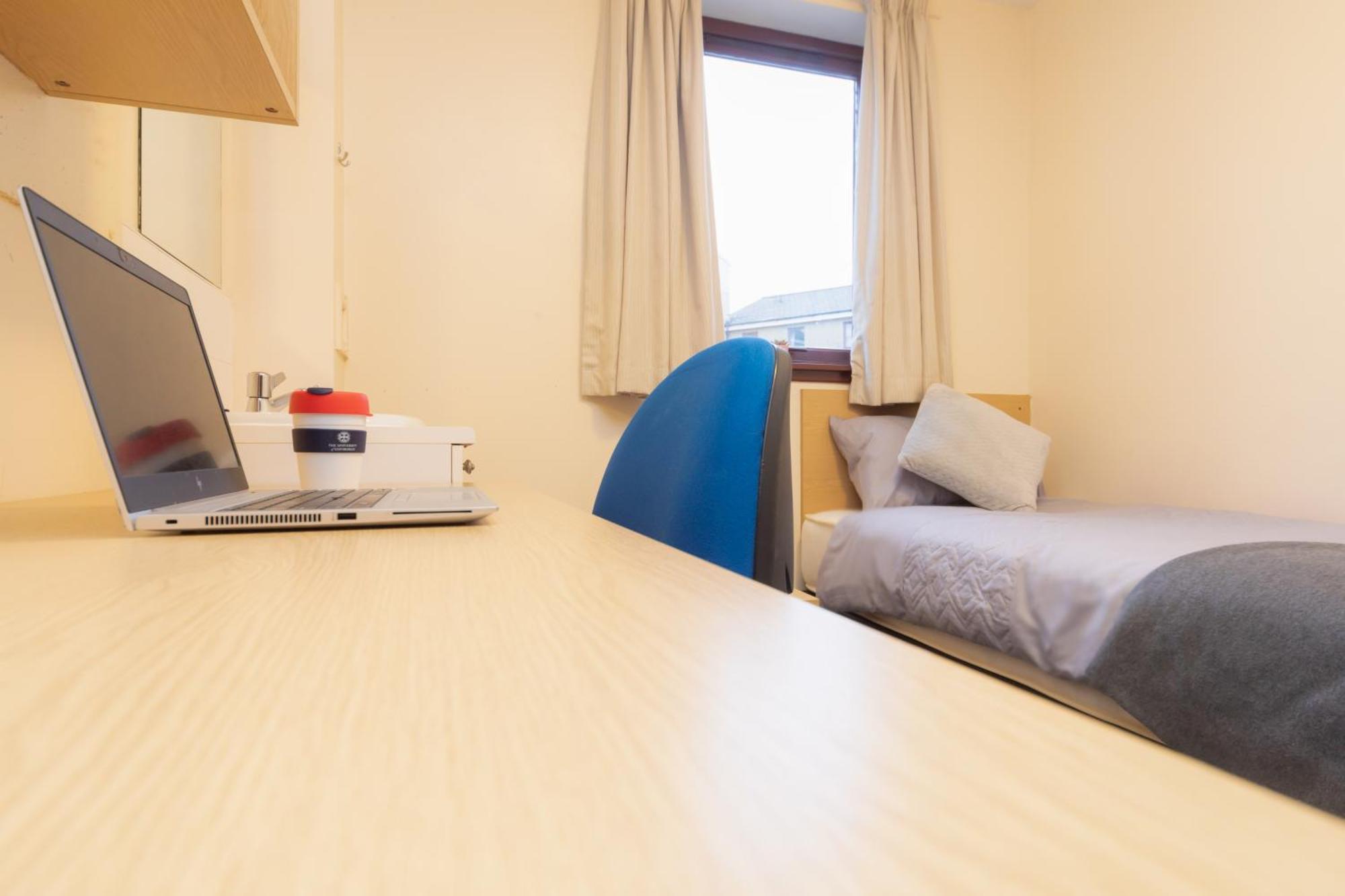 Joivy Economy 4 And 5 Bed Flats, Close To Old Town And Royal Mile - Adults Only Appartement Edinburgh Buitenkant foto