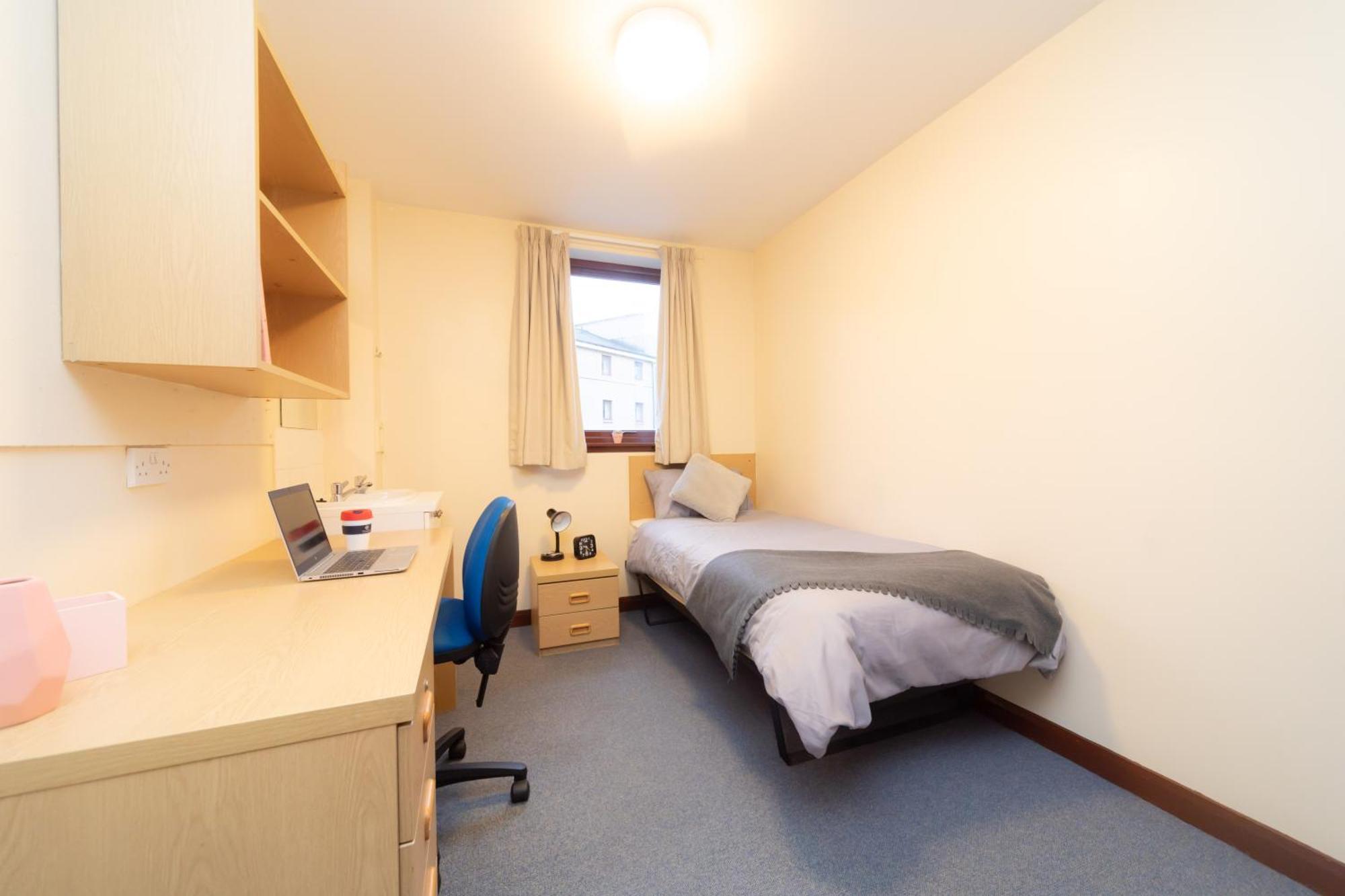 Joivy Economy 4 And 5 Bed Flats, Close To Old Town And Royal Mile - Adults Only Appartement Edinburgh Buitenkant foto