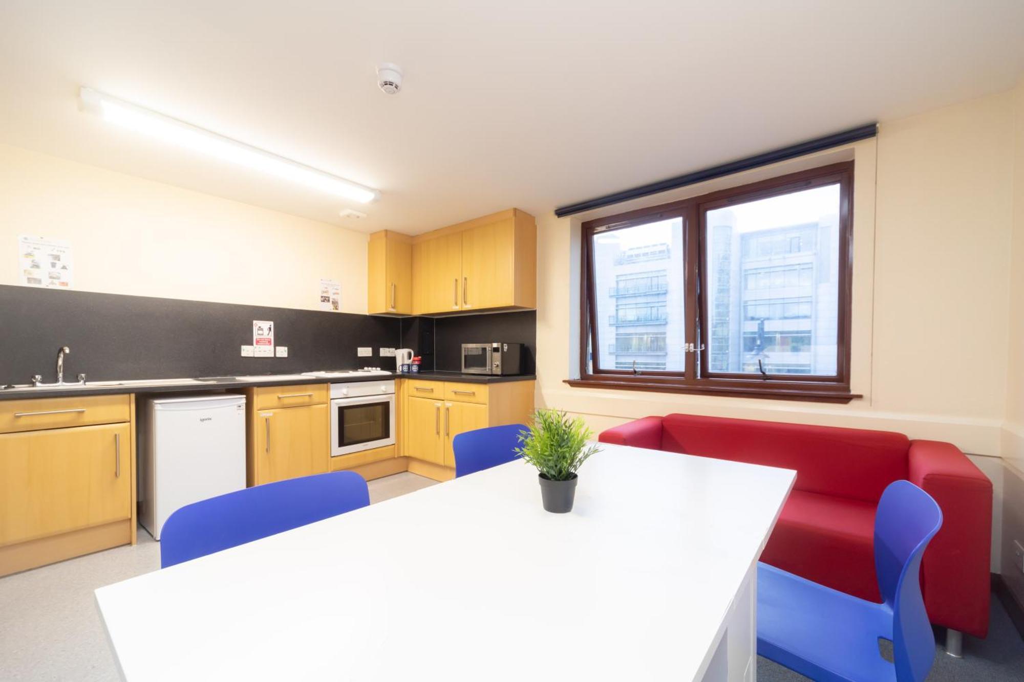 Joivy Economy 4 And 5 Bed Flats, Close To Old Town And Royal Mile - Adults Only Appartement Edinburgh Buitenkant foto