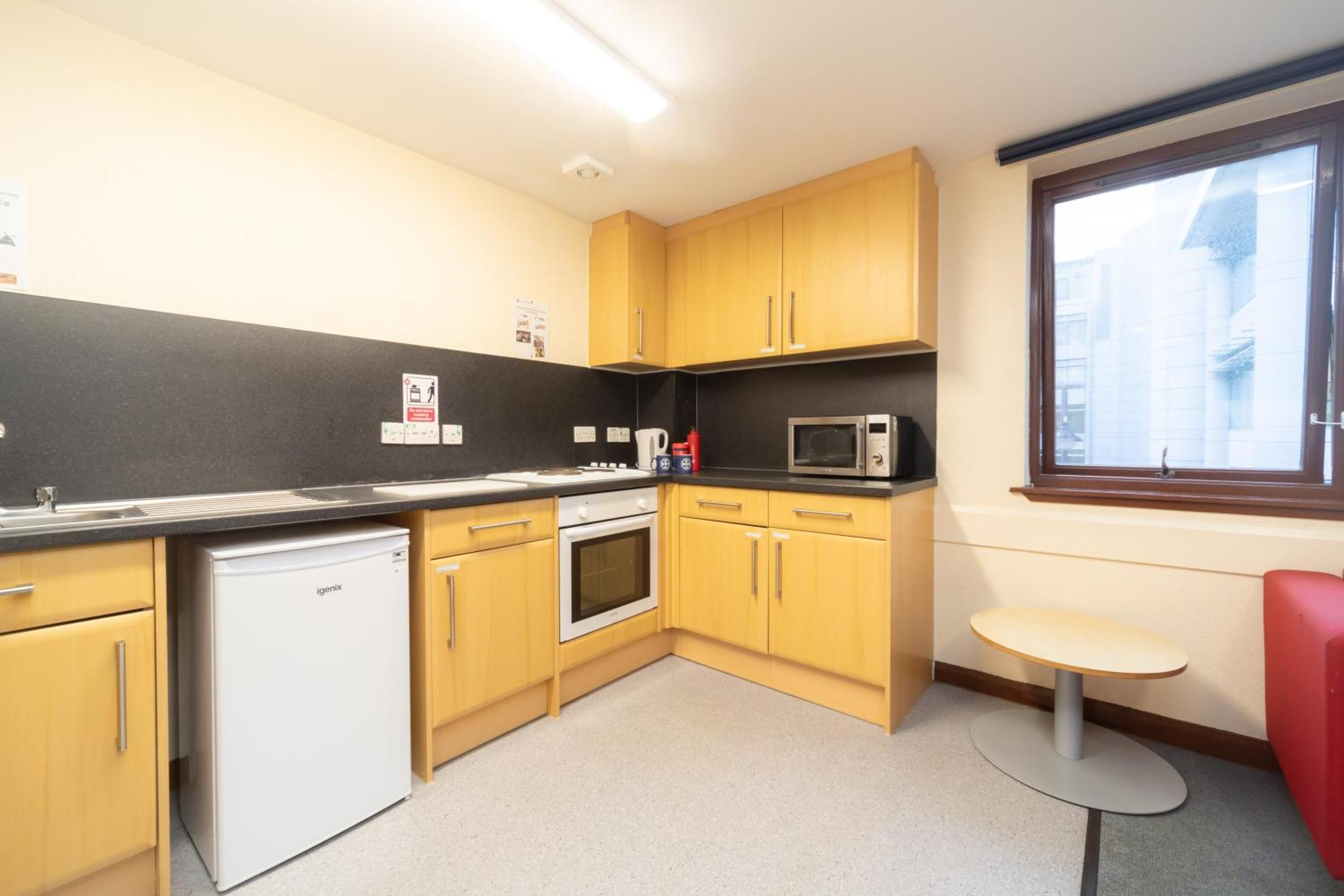 Joivy Economy 4 And 5 Bed Flats, Close To Old Town And Royal Mile - Adults Only Appartement Edinburgh Buitenkant foto